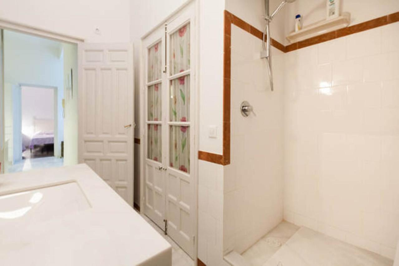 Apartamentos Rg Arenal Sevilla Ruang foto