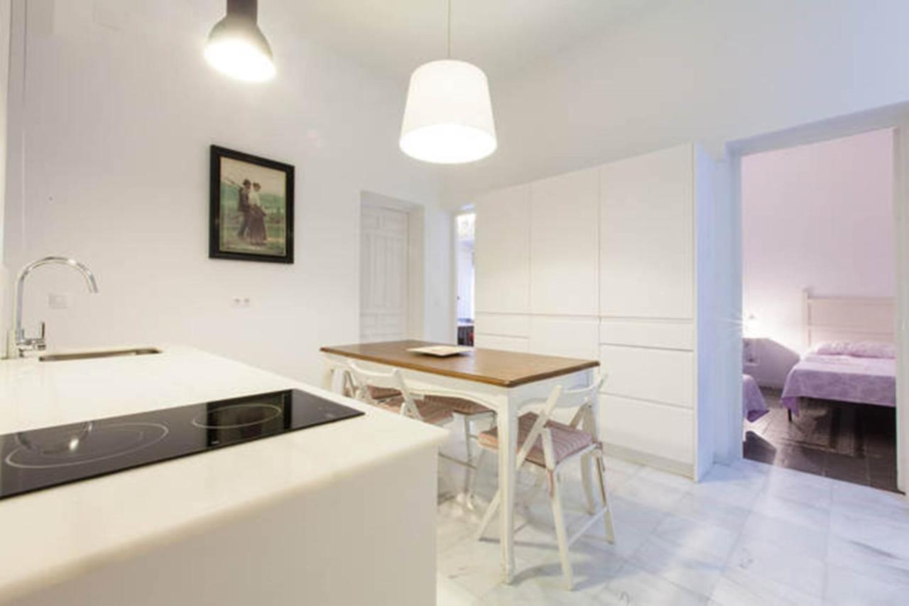 Apartamentos Rg Arenal Sevilla Ruang foto