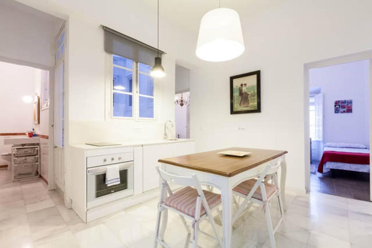 Apartamentos Rg Arenal Sevilla Ruang foto