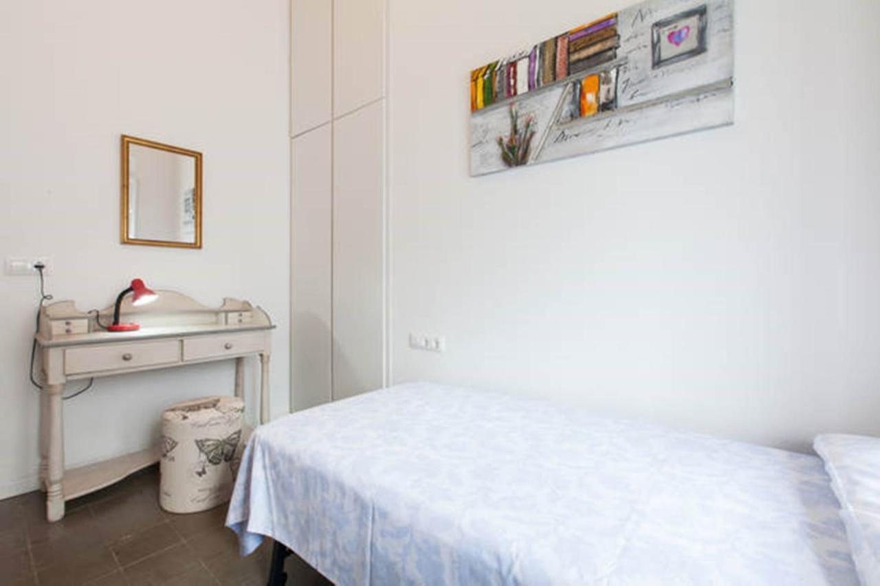 Apartamentos Rg Arenal Sevilla Ruang foto