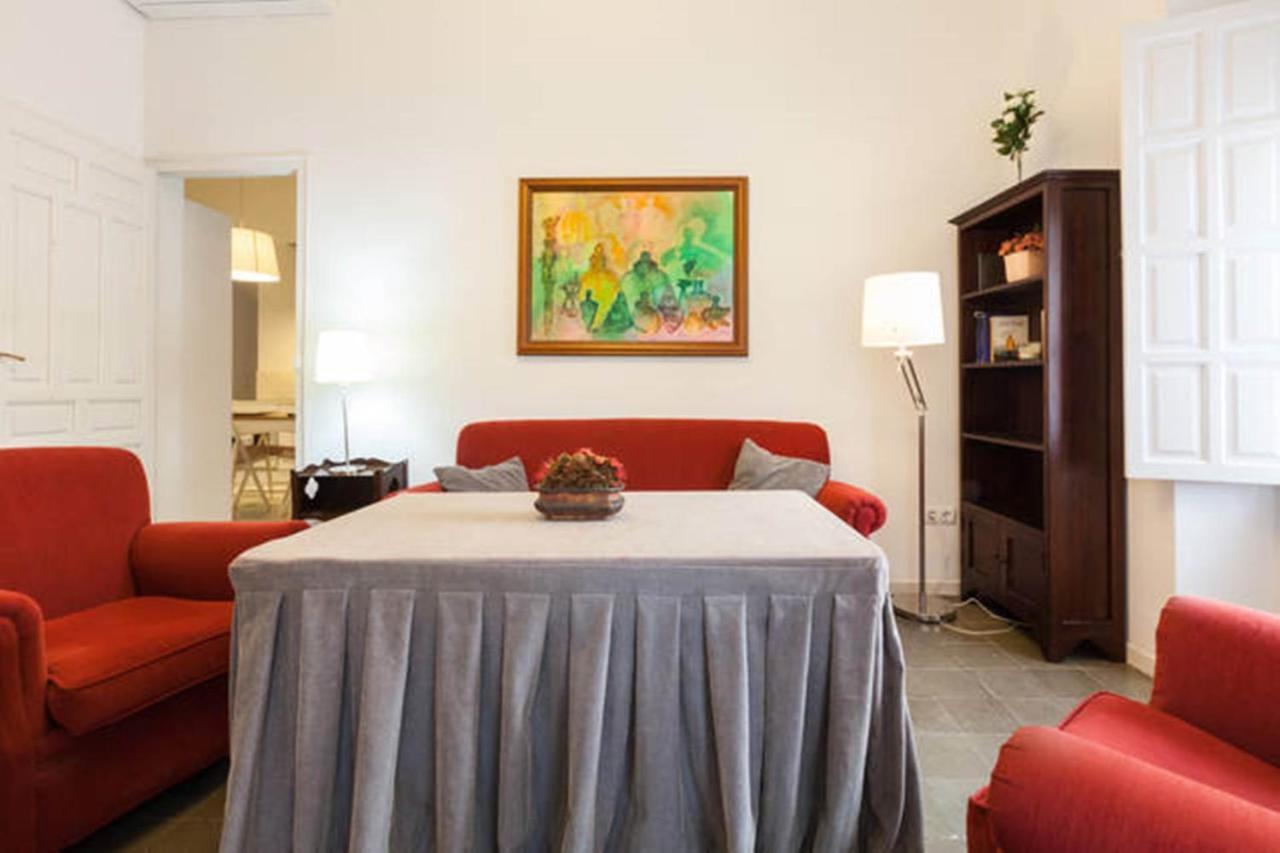 Apartamentos Rg Arenal Sevilla Ruang foto