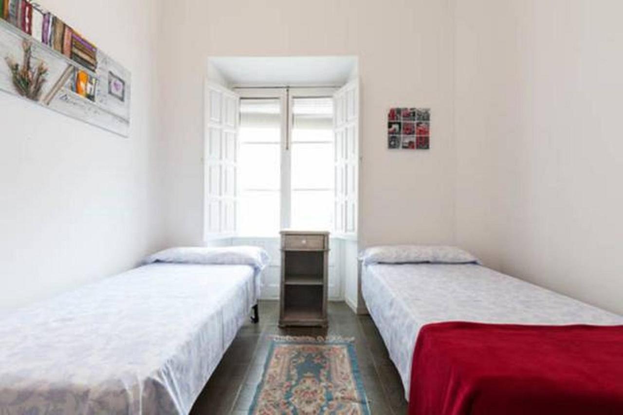 Apartamentos Rg Arenal Sevilla Ruang foto
