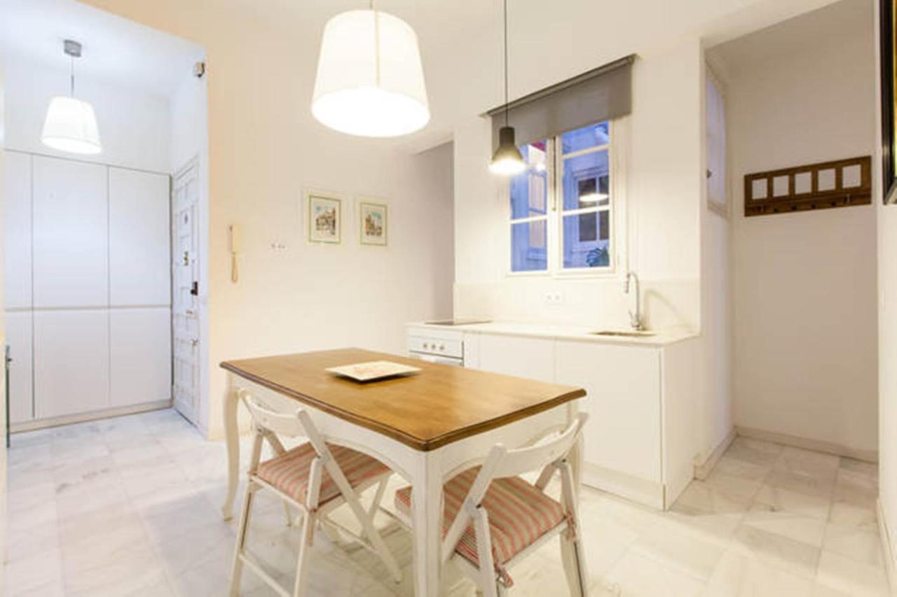 Apartamentos Rg Arenal Sevilla Ruang foto