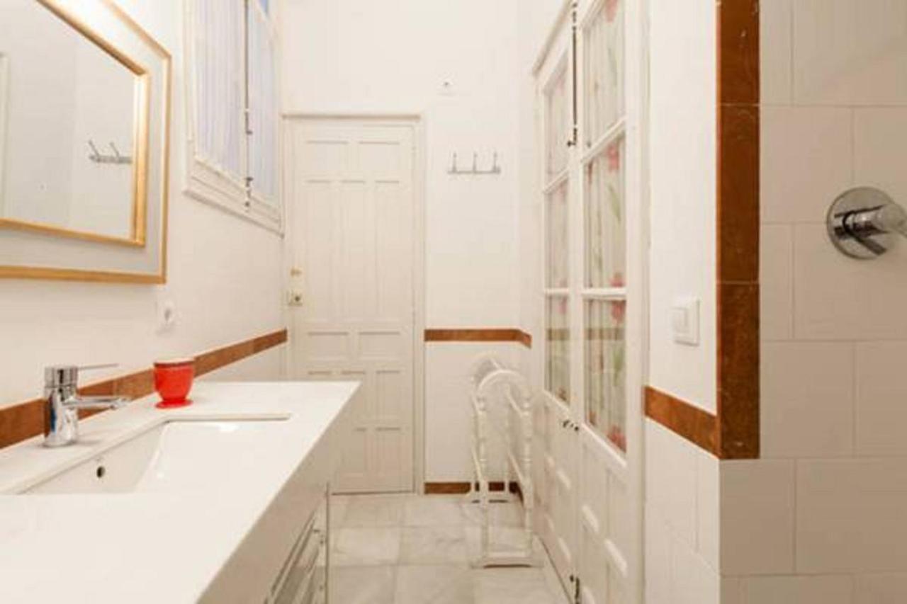 Apartamentos Rg Arenal Sevilla Ruang foto