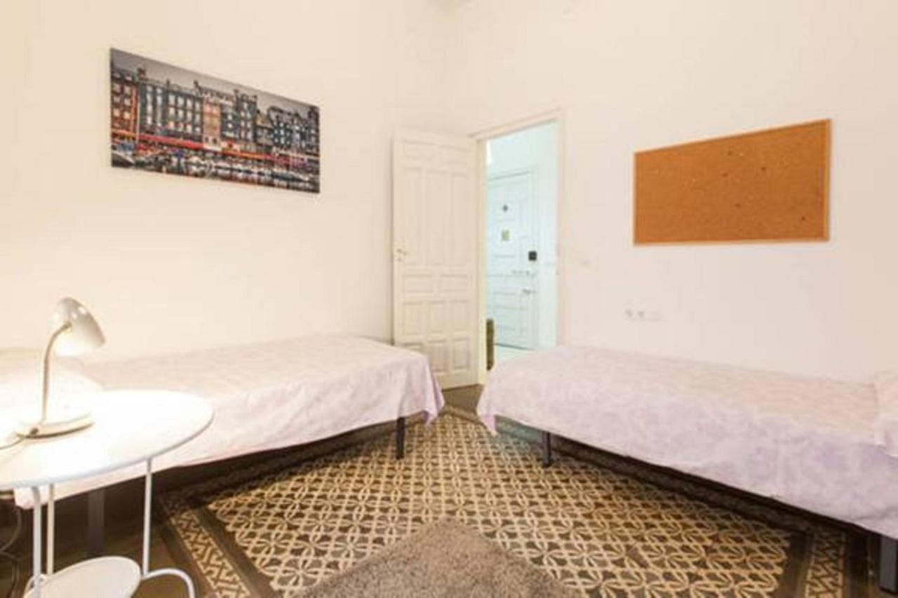 Apartamentos Rg Arenal Sevilla Ruang foto
