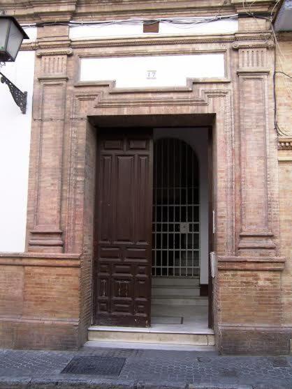 Apartamentos Rg Arenal Sevilla Ruang foto