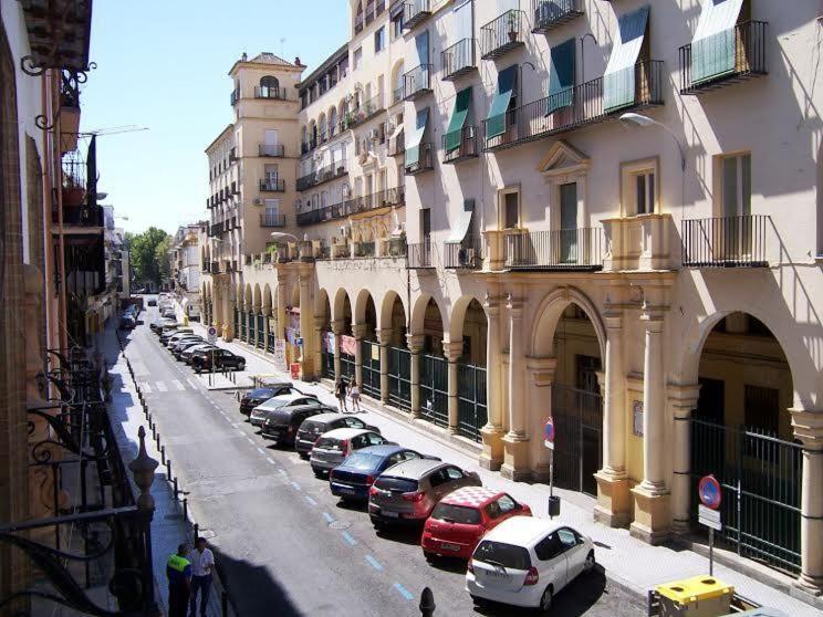 Apartamentos Rg Arenal Sevilla Ruang foto