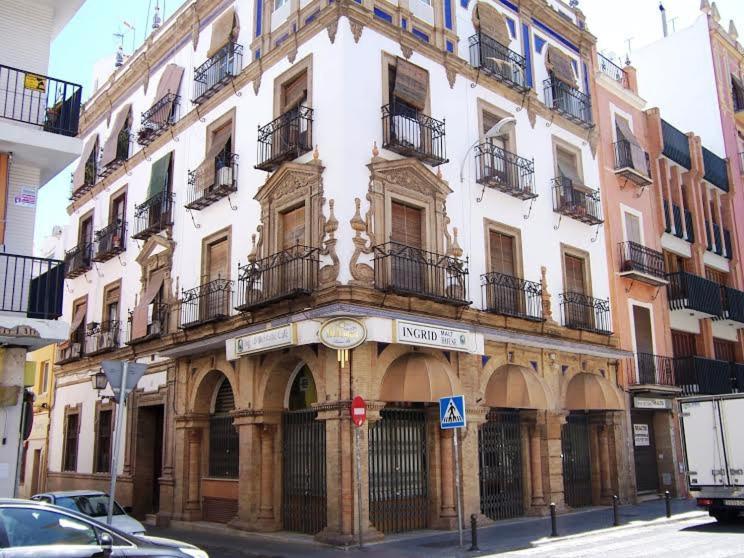 Apartamentos Rg Arenal Sevilla Ruang foto
